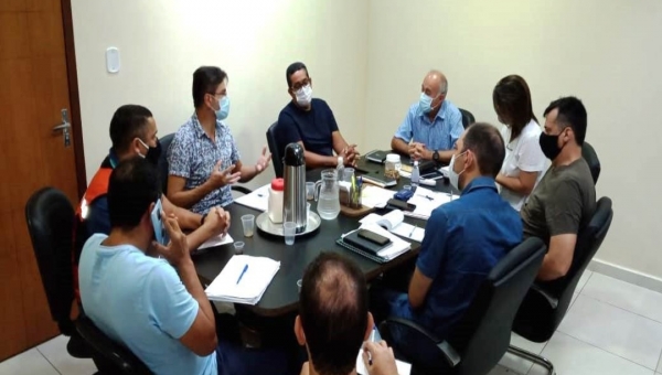 Temendo uma alagação do Rio Acre, Bocalom reúne secretários e define estratégias 